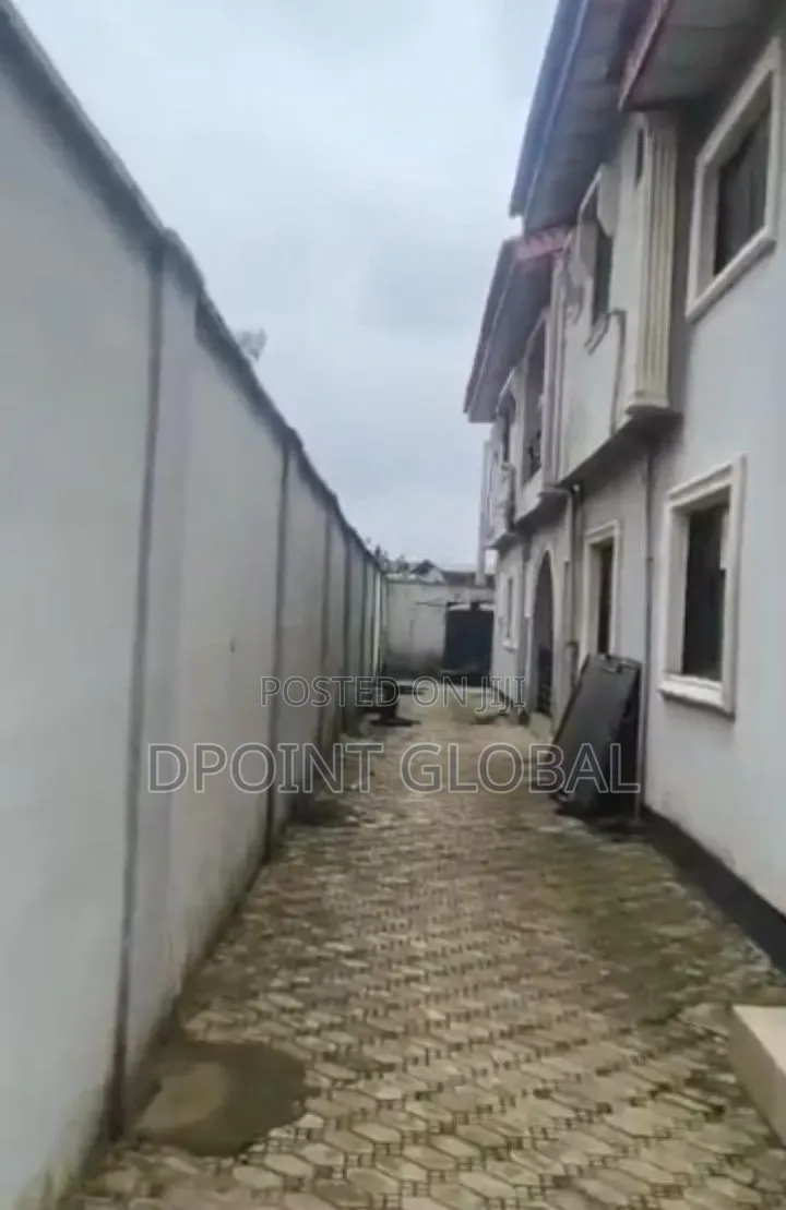 11bdrm Block of Flats in In Estate, Ejigbo / Ejigbo for sale in Ejigbo / Ejigbo