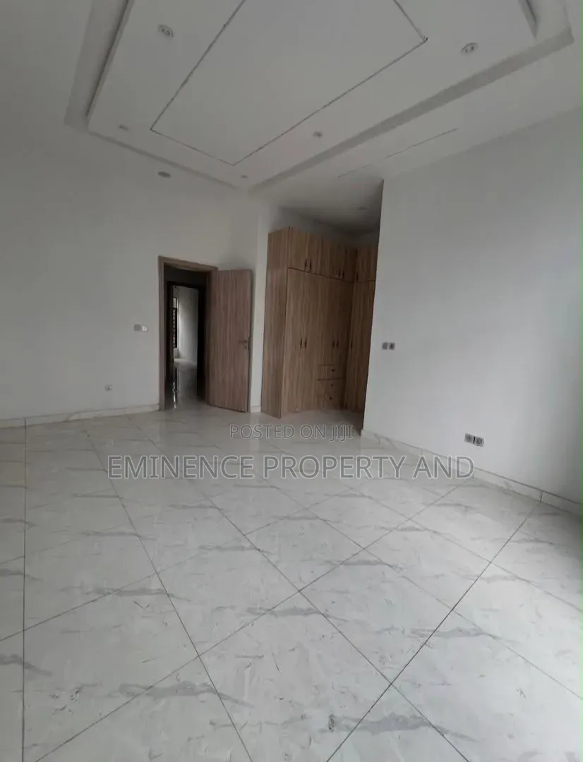 4bdrm Duplex in Ikota for rent in Ikota