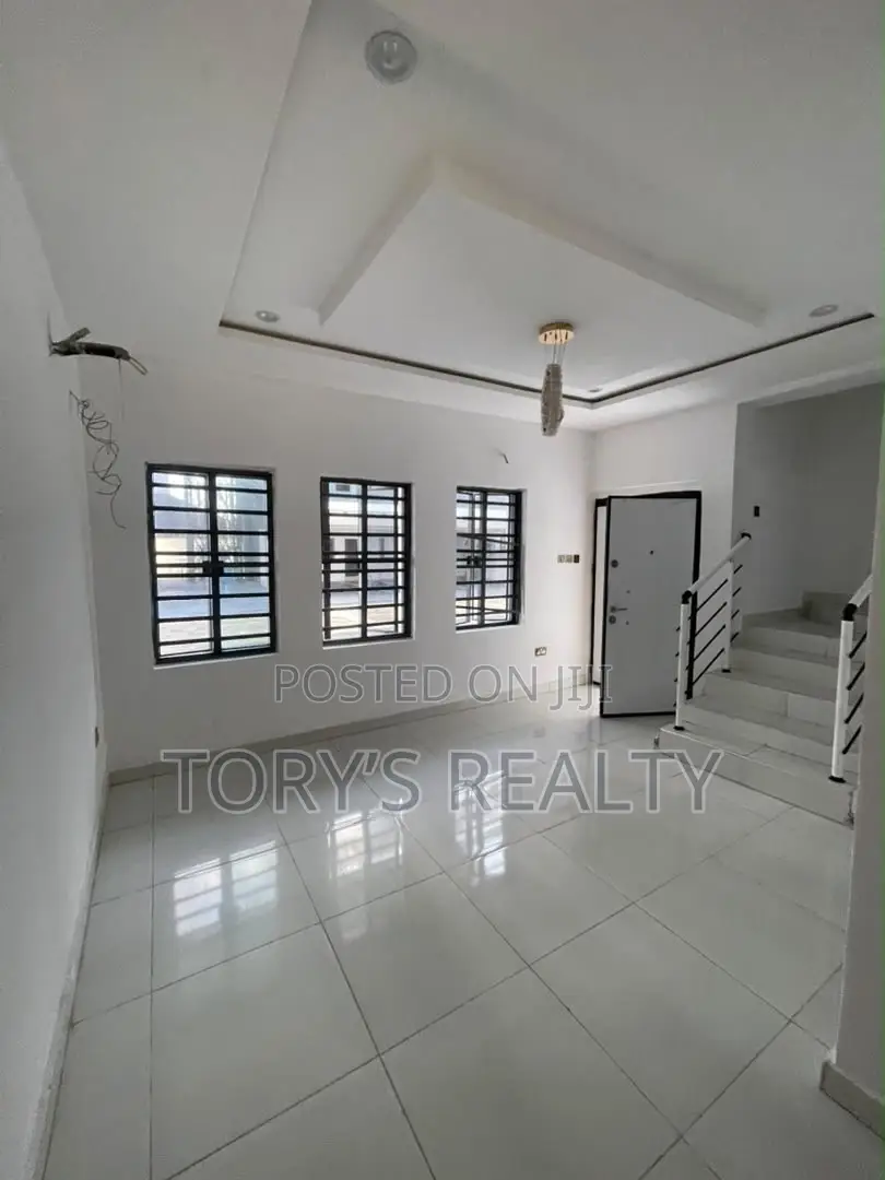 2bdrm Townhouse/Terrace in Lekki Phase 2 for sale in Lekki Phase 2