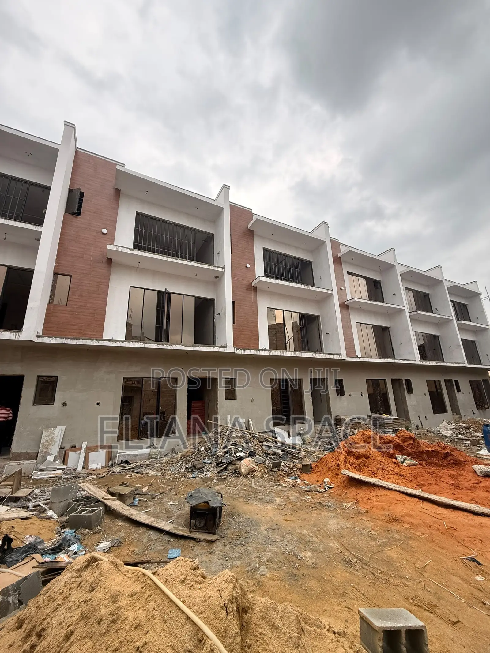 5bdrm Townhouse/Terrace in Omole for sale in Omole Phase 2