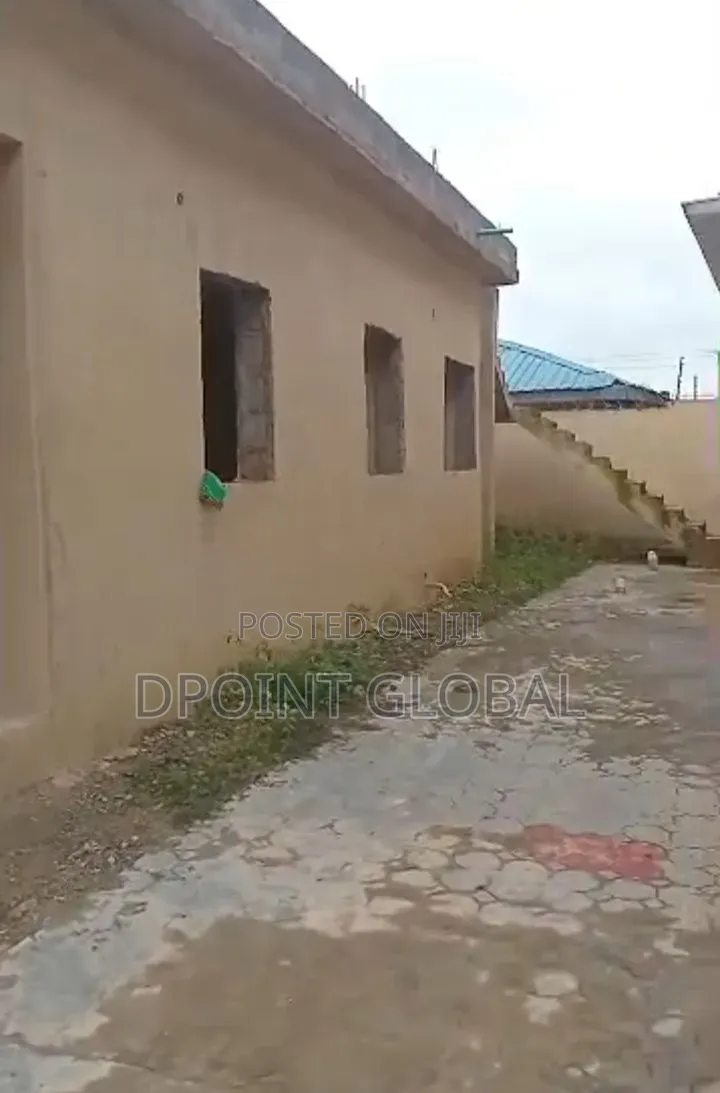 12bdrm Block of Flats in Gowon Estate, Egbeda for sale in Egbeda