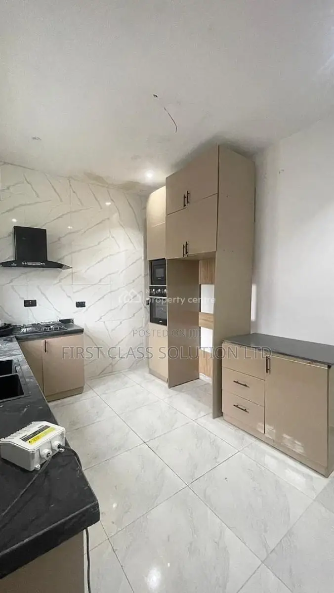 4bdrm Duplex in Chevron Drive, for sale in Chevron