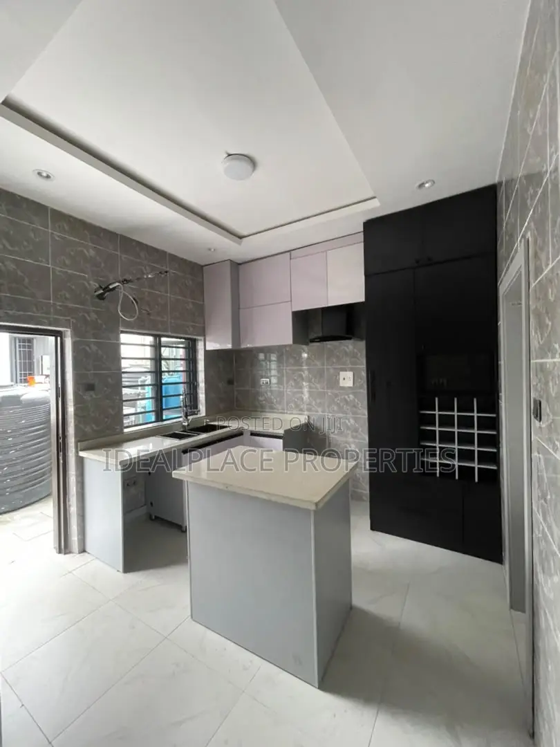 5bdrm Duplex in Lekki for sale in Lekki