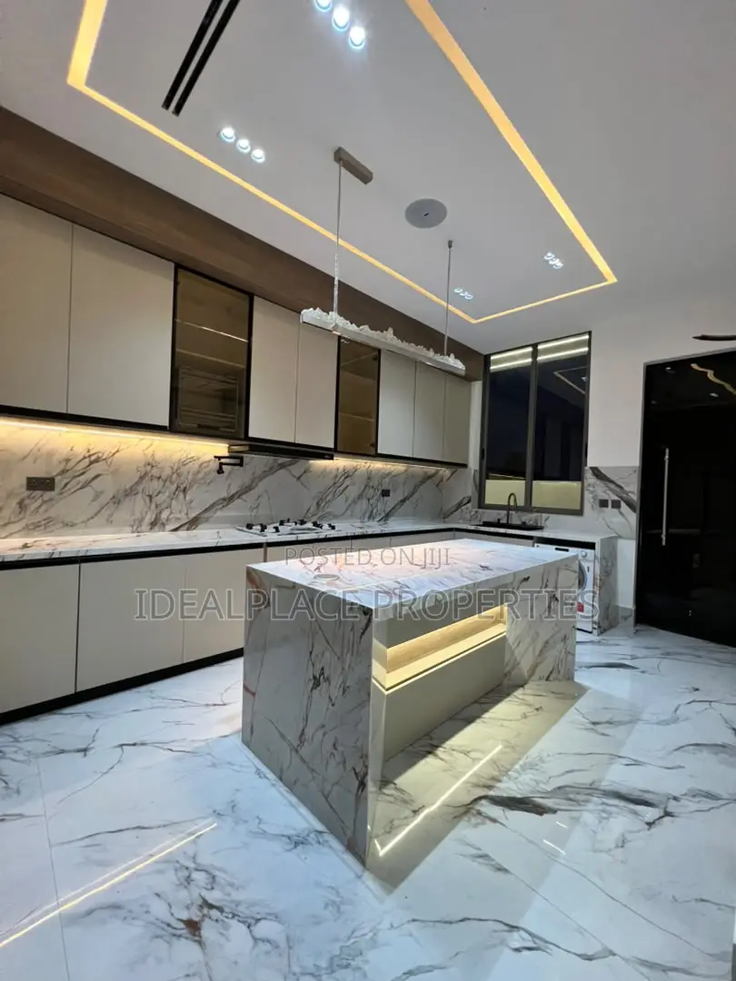 5bdrm Duplex in Osapa london for sale in Osapa london