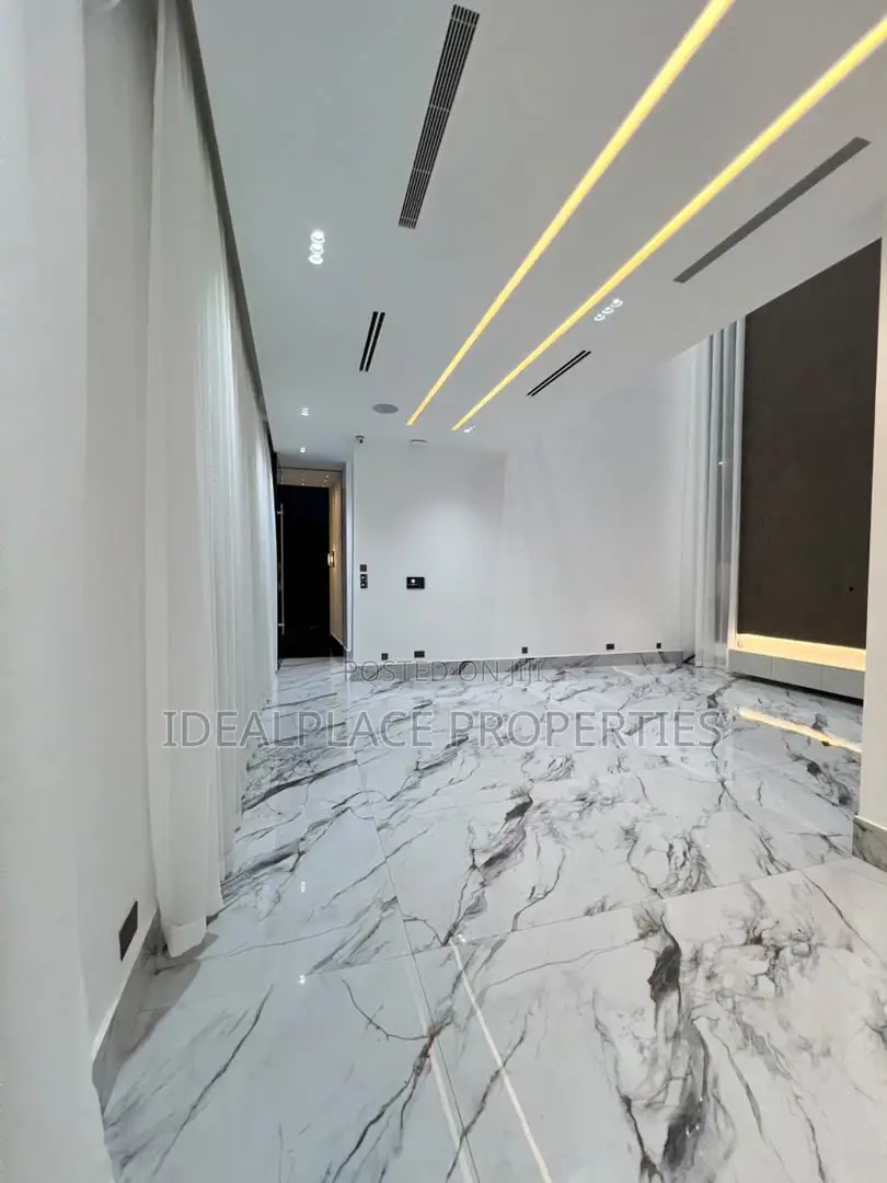 5bdrm Duplex in Osapa london for sale in Osapa london