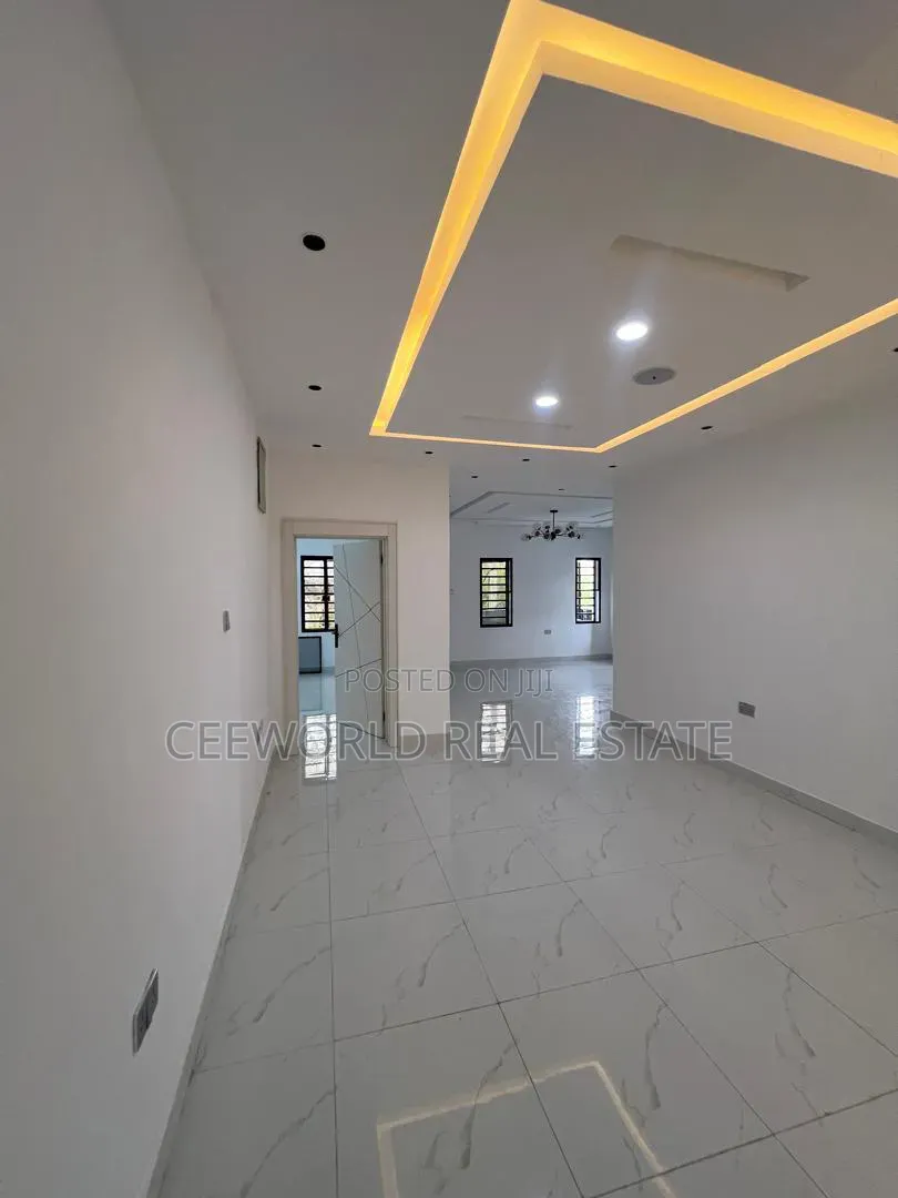 5bdrm Duplex in Oluyole Estate for sale in Oluyole Estate