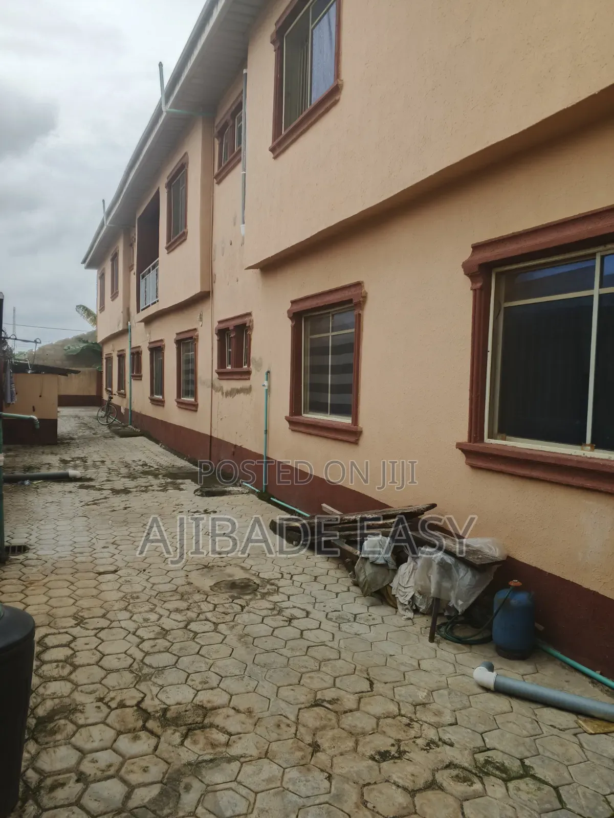 12bdrm Block of Flats in Ayobo for sale in Ayobo