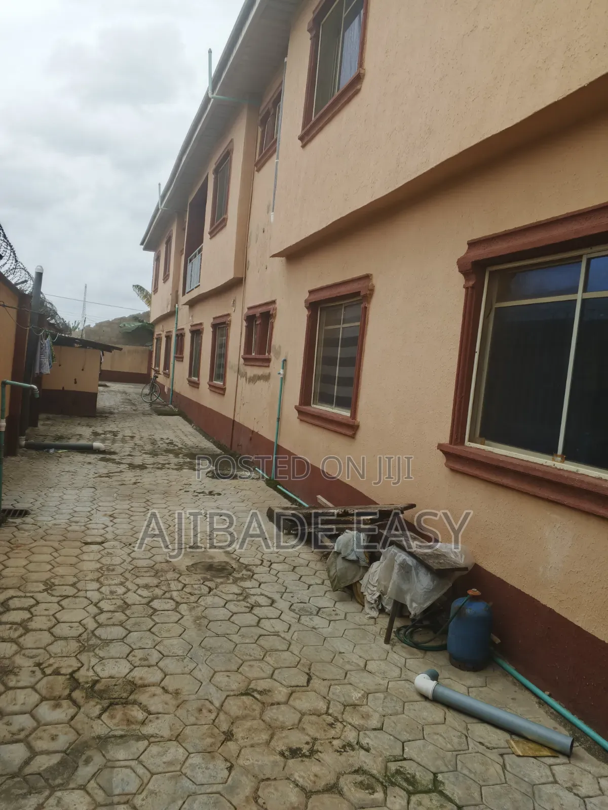 12bdrm Block of Flats in Ayobo for sale in Ayobo