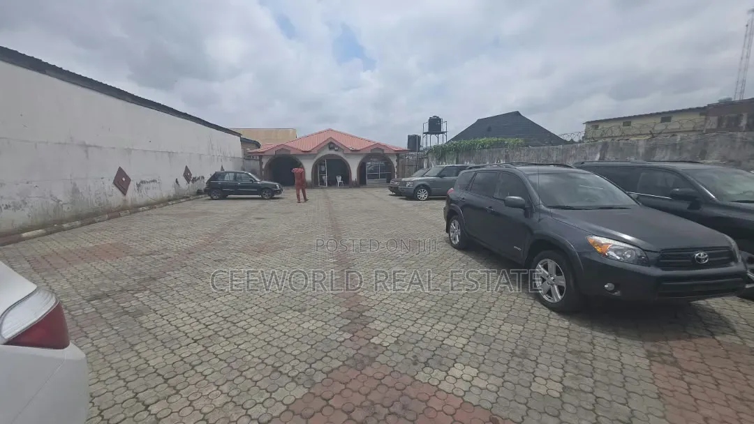 Tastefully 3 Bedroom Bungalow With an a Very Big Open Space in CHallenge / Ibadan