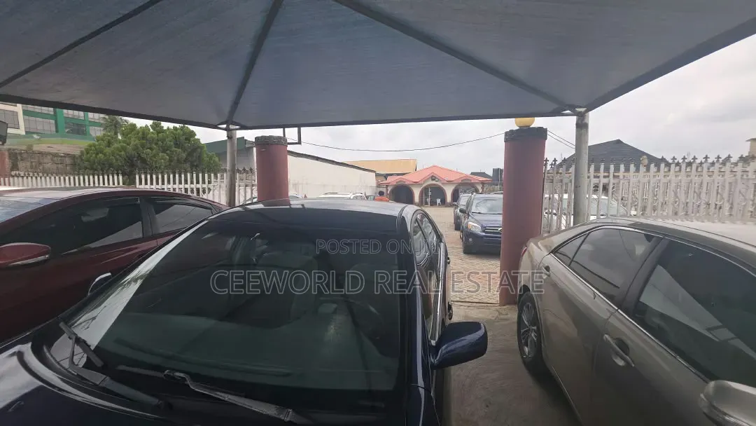 Tastefully 3 Bedroom Bungalow With an a Very Big Open Space in CHallenge / Ibadan