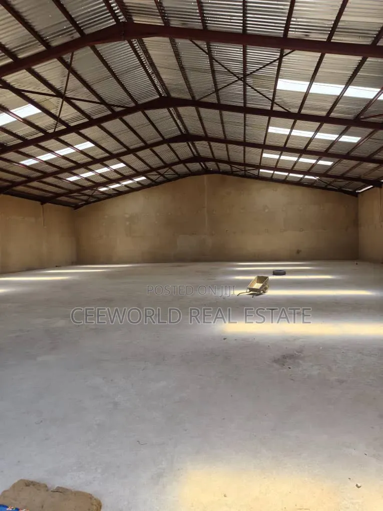 Self Compound Ware House Available at Podo Off New Garage Ibadan in CHallenge / Ibadan