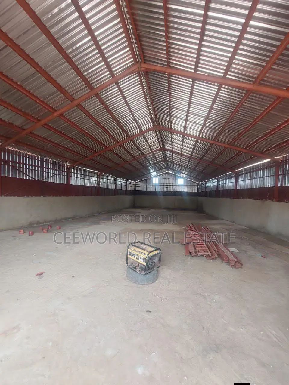 Self Compound Ware House Available at Podo Off New Garage Ibadan in CHallenge / Ibadan