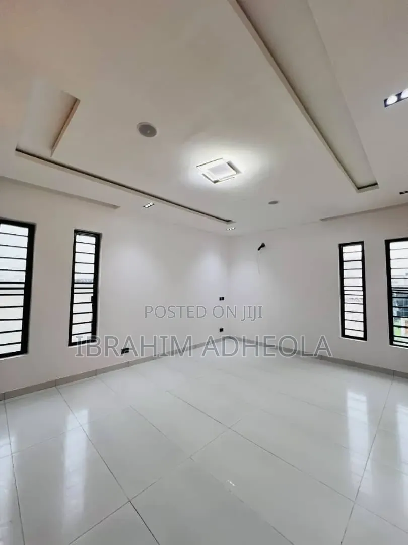 5bdrm Duplex in Lekki County Homes, Ikota for sale in Ikota