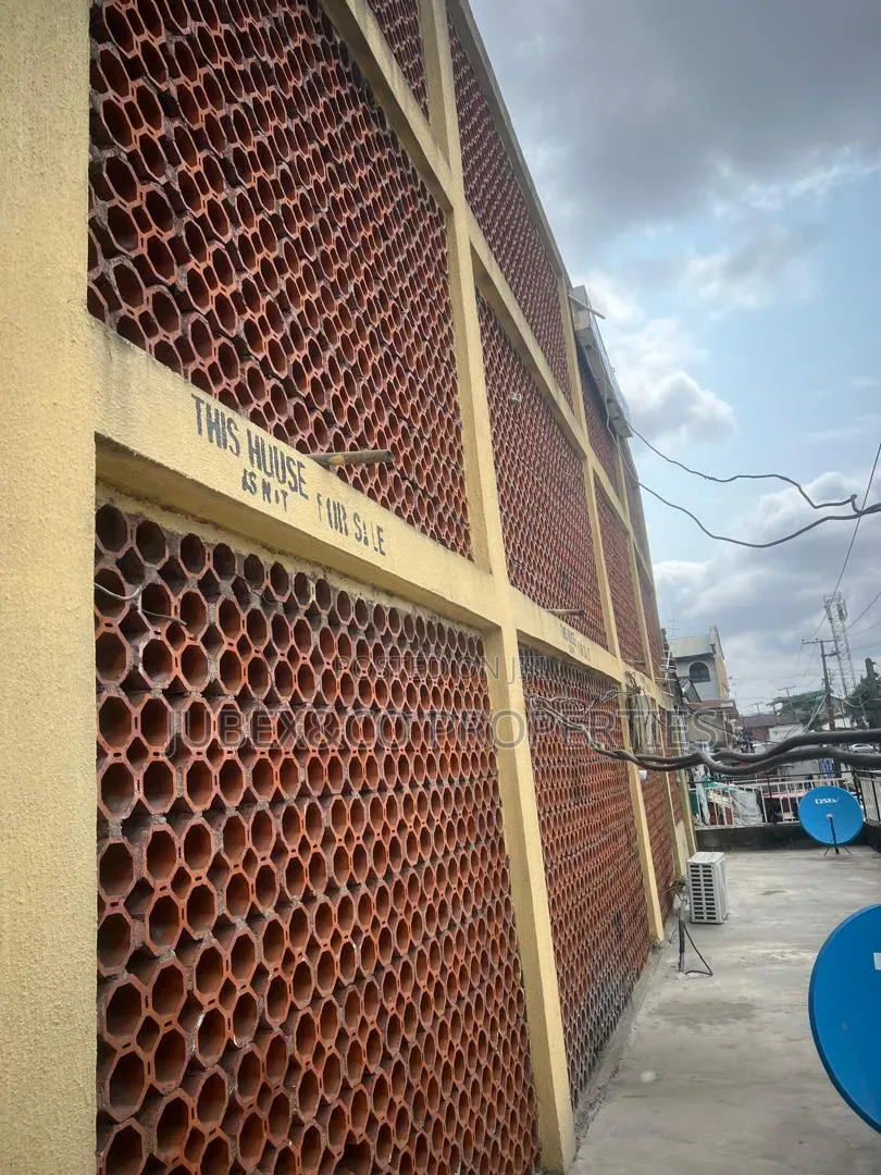 Commercial Property Facing Bajulaye Road Shomolu in Shomolu / Shomolu