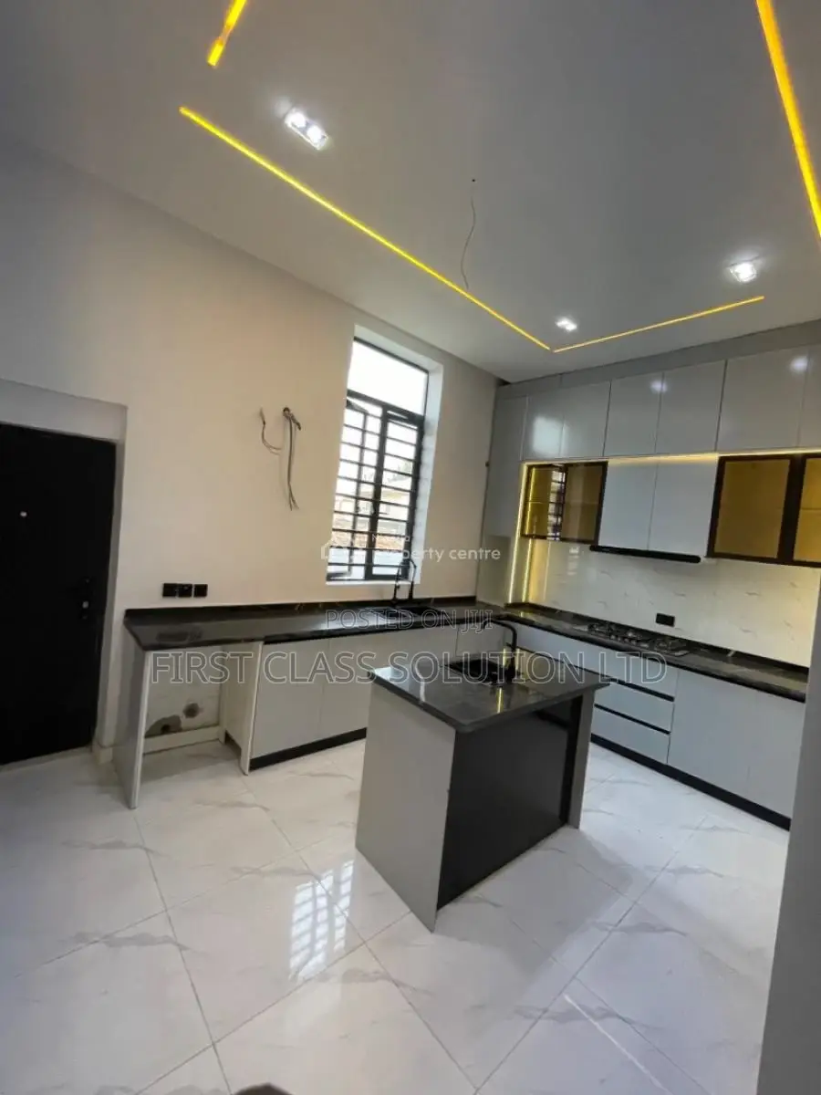 5bdrm Duplex in Ikota Villa Estate, for sale in Ikota