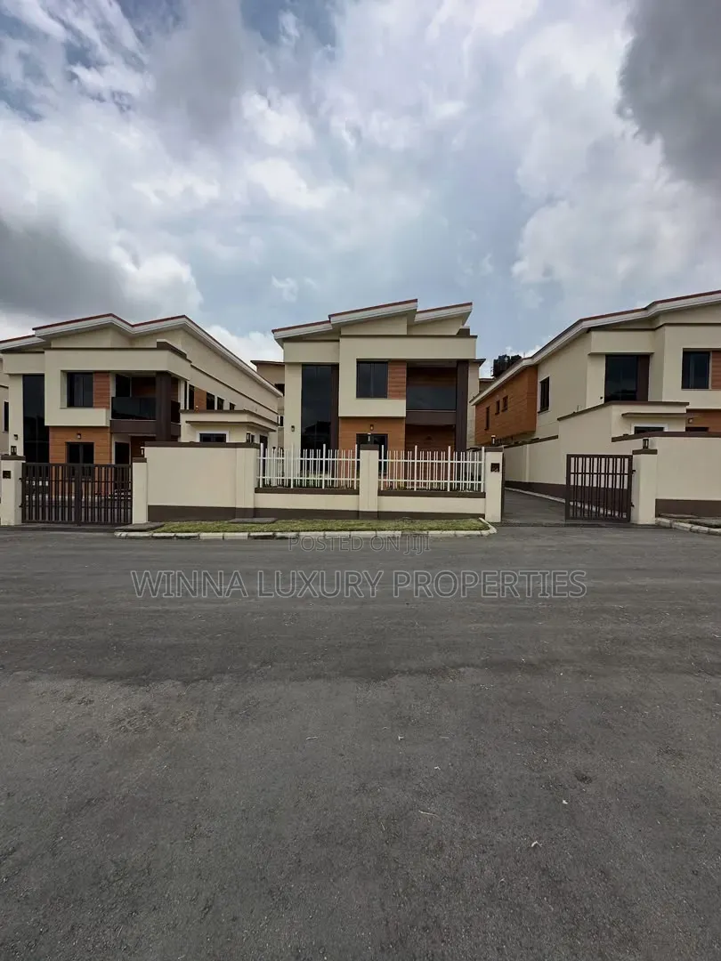 5bdrm Duplex in Life Camp Main for sale in Life Camp