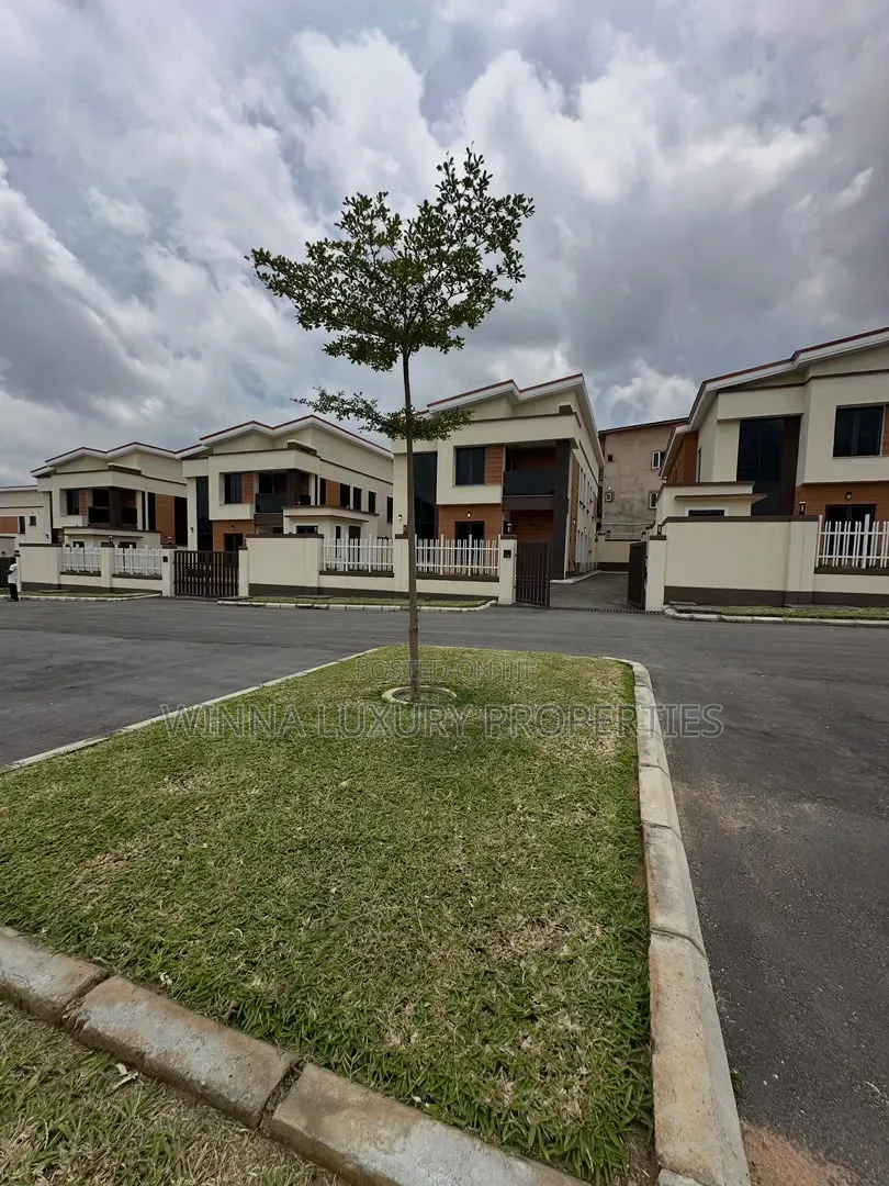 5bdrm Duplex in Life Camp Main for sale in Life Camp