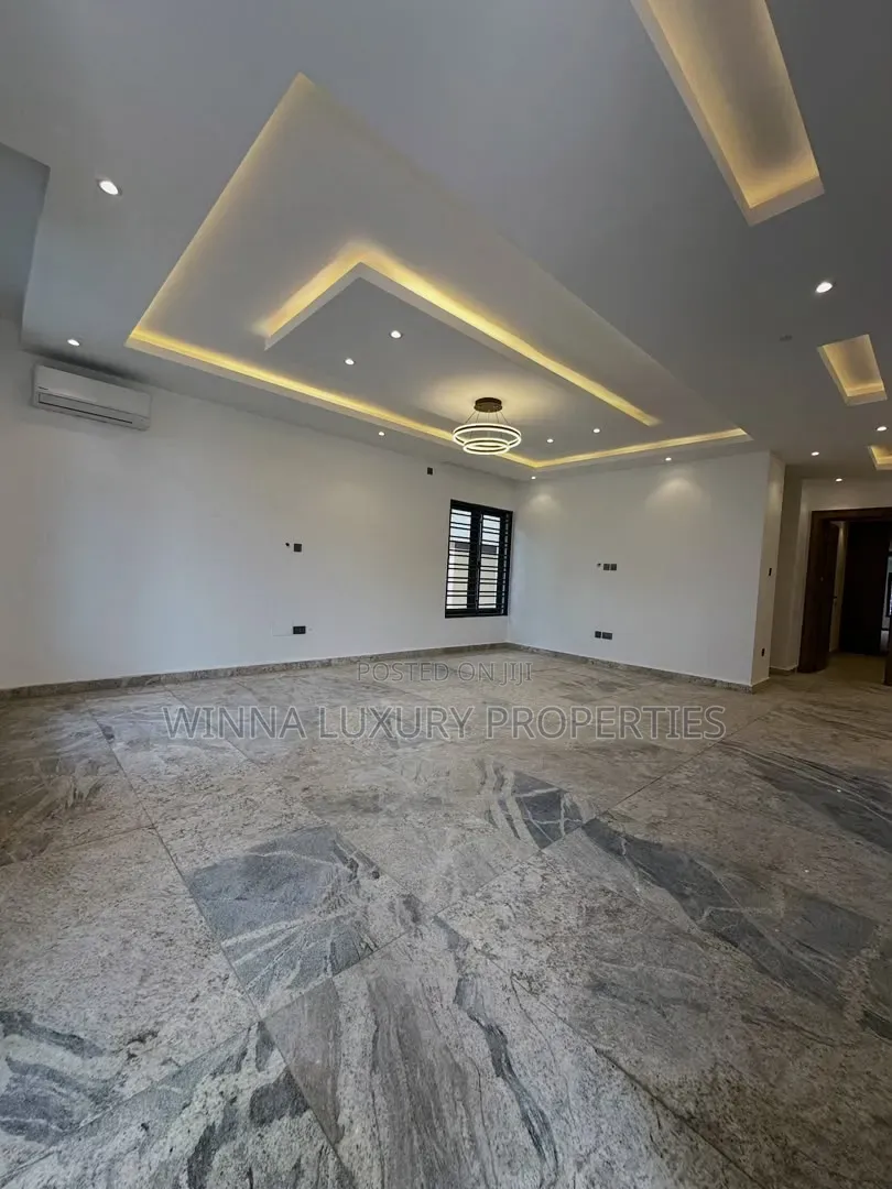 5bdrm Duplex in Life Camp Main for sale in Life Camp