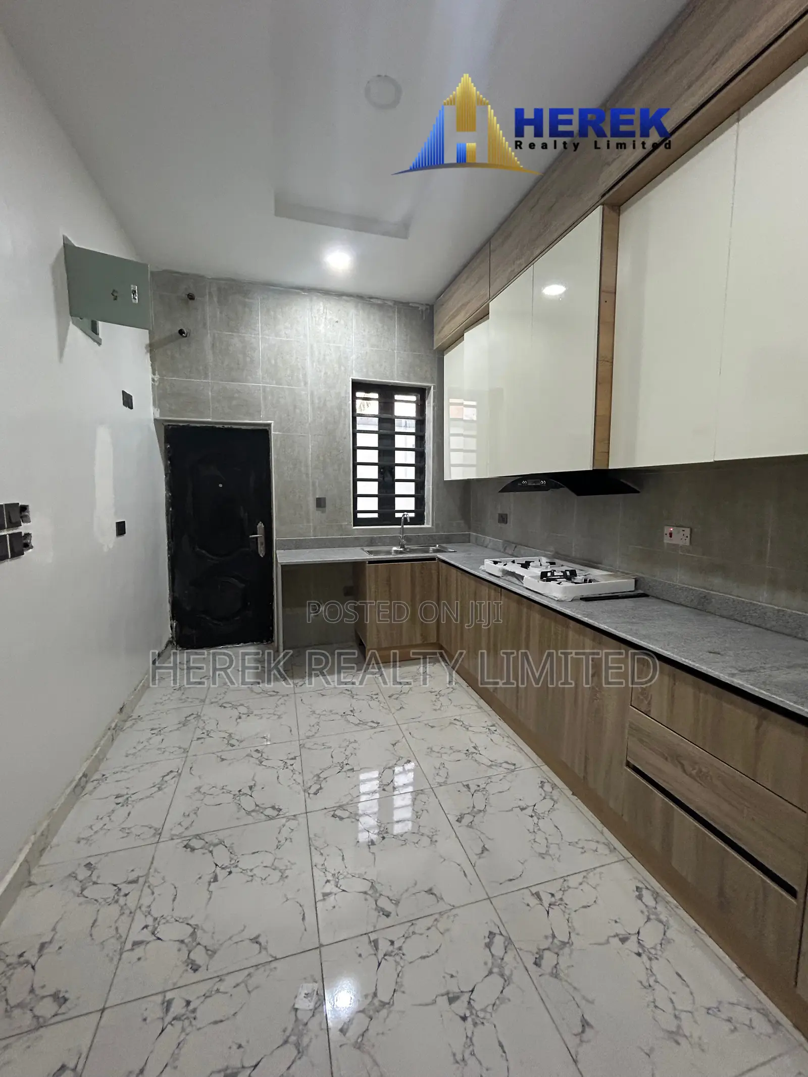 4bdrm Duplex in Ilaje Estate, Ado / Ajah for sale in Ado / Ajah