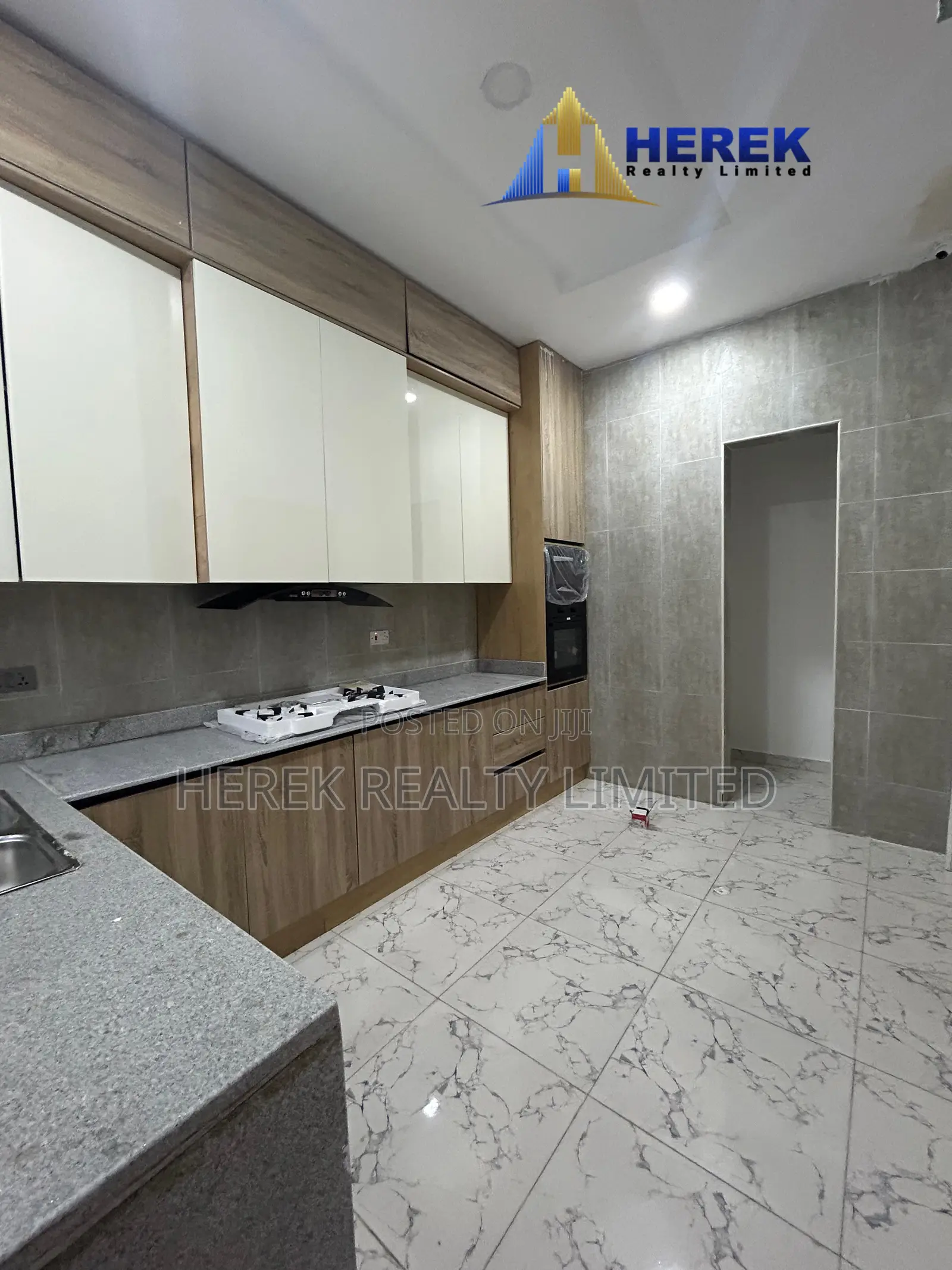 4bdrm Duplex in Ilaje Estate, Ado / Ajah for sale in Ado / Ajah