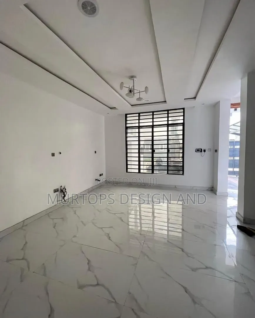 4bdrm Duplex in Lekki Phase 2 for sale in Lekki Phase 2