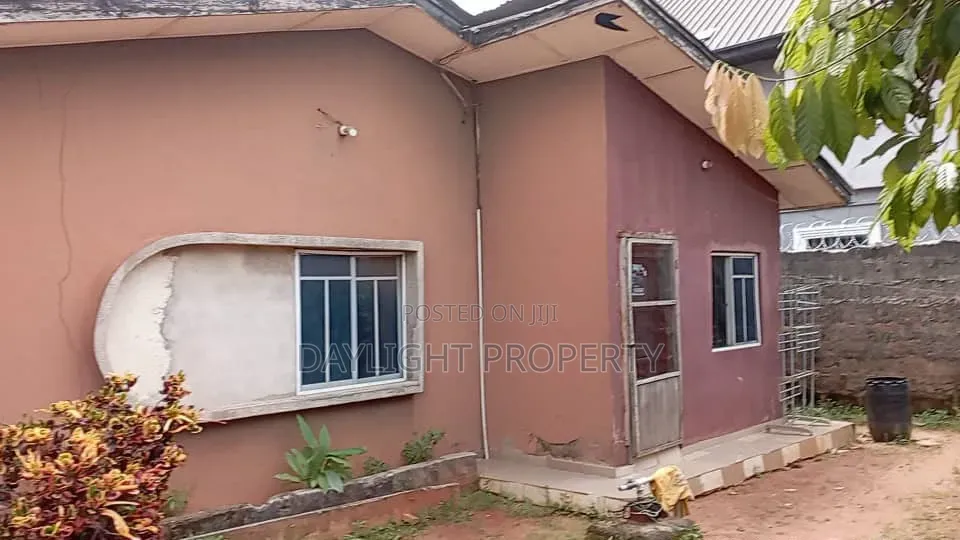 4bdrm Bungalow in Daylight Property, Akowonjo for sale in Akowonjo
