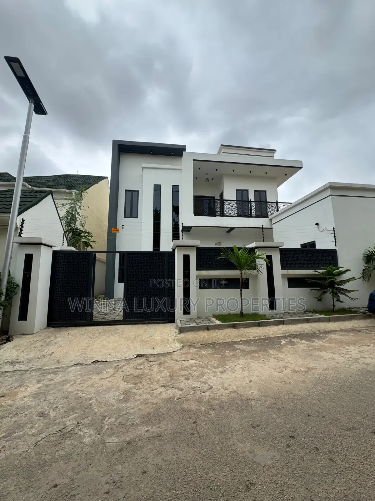 5bdrm Duplex in Life Camp for sale in Life Camp