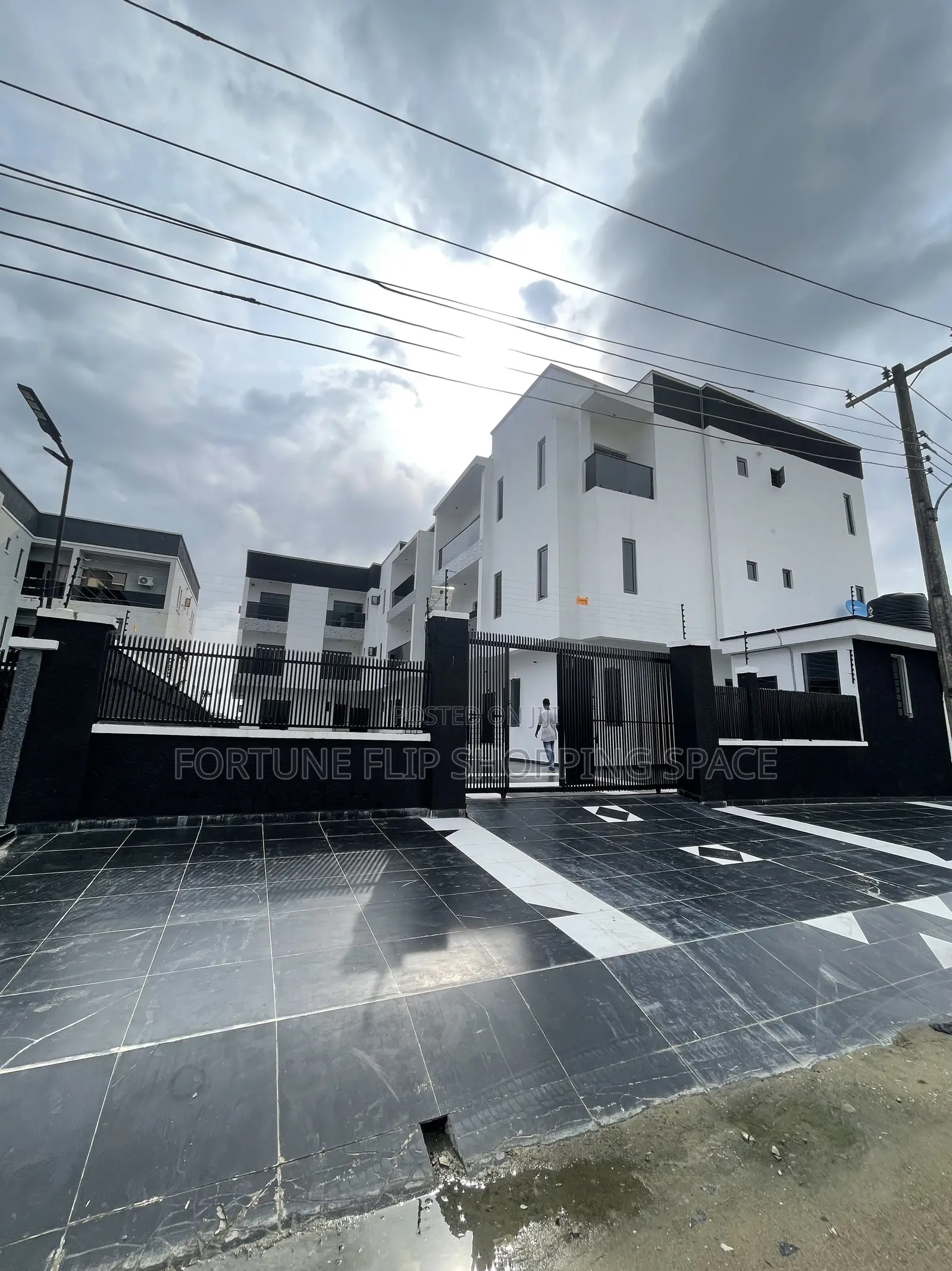 Furnished 2bdrm Apartment in Lekki Phase 2 for sale in Lekki Phase 2