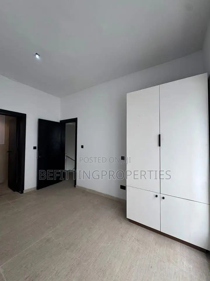 3bdrm Maisonette in Lekki for sale in Lekki
