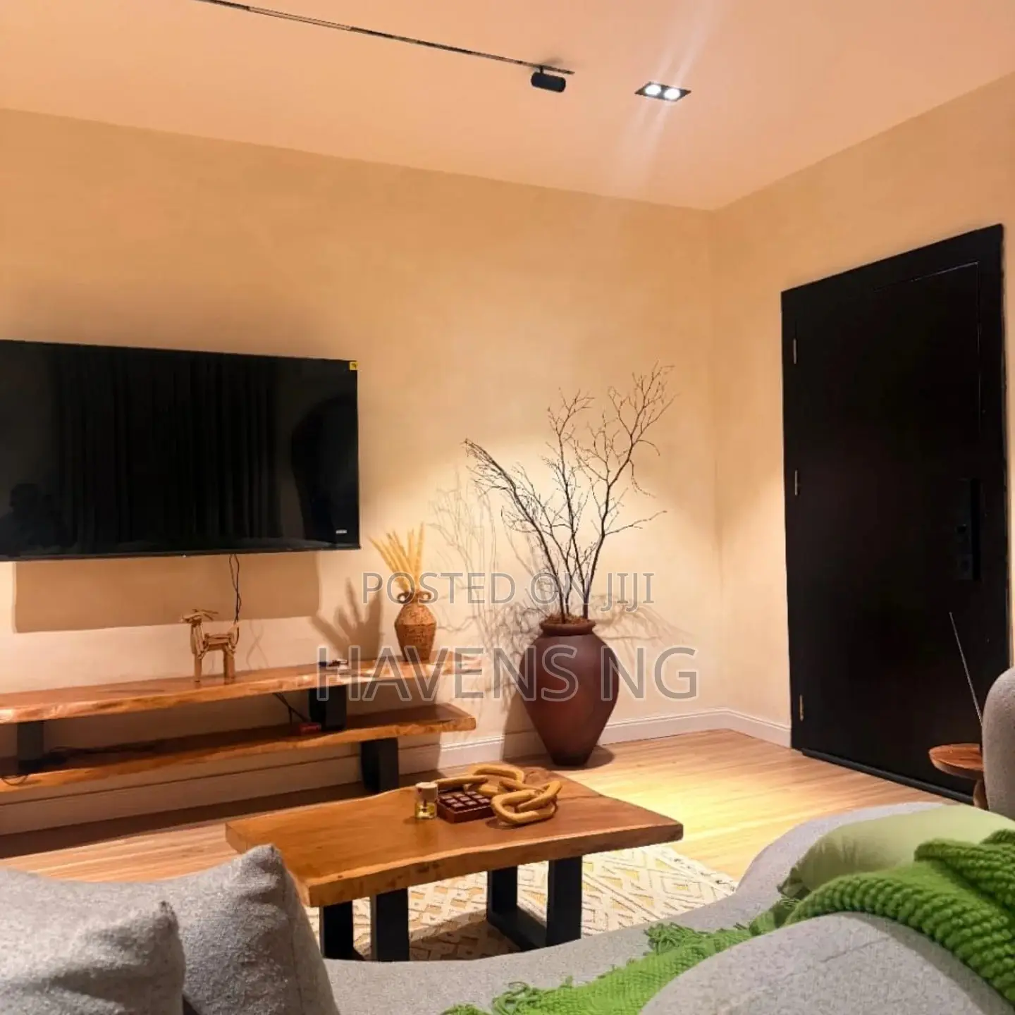 Luxury 1-Bedroom Apartment in Onike, Yaba in Onike