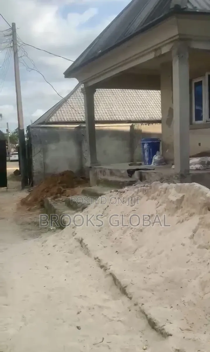 6bdrm Bungalow in Warri for sale in Warri