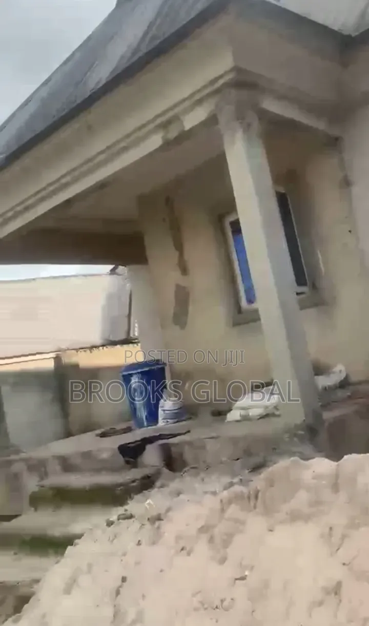 6bdrm Bungalow in Warri for sale in Warri