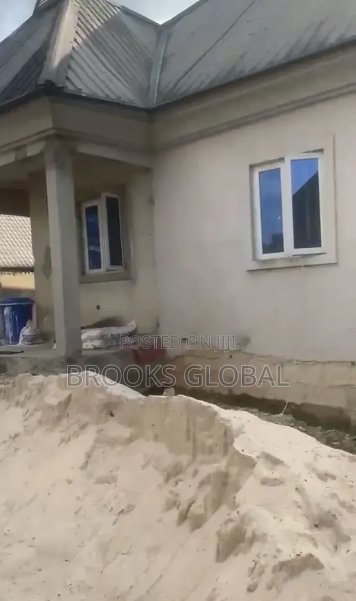 6bdrm Bungalow in Warri for sale in Warri