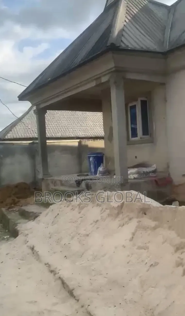 6bdrm Bungalow in Warri for sale in Warri