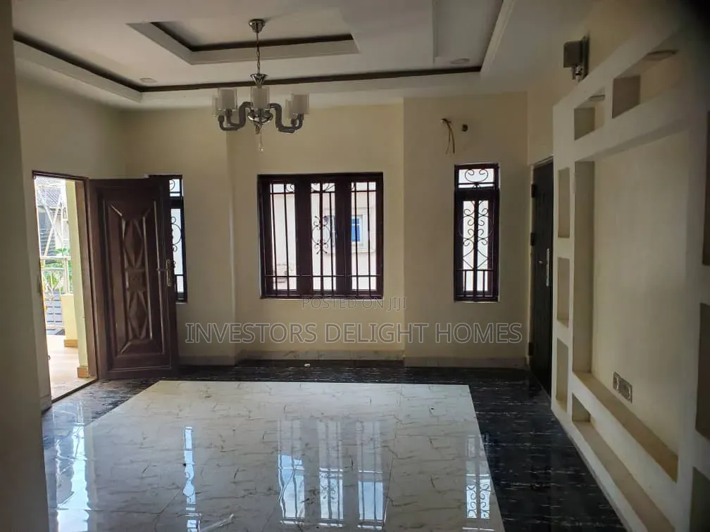 2bdrm Block of Flats in Oshimili South for sale in Oshimili South