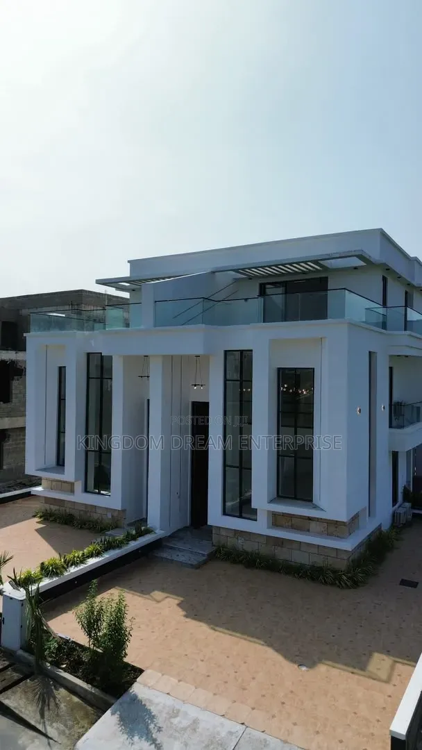 5bdrm Duplex in Cowrie Creek Estate for rent in Ikate