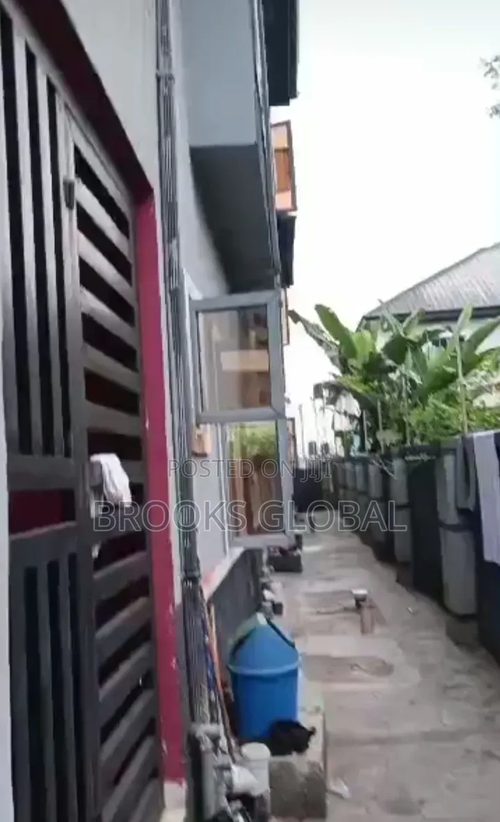 1bdrm Block of Flats in Warri for sale in Warri