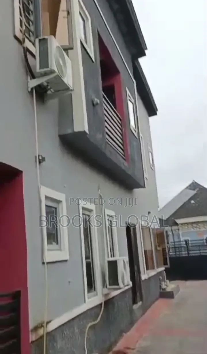 1bdrm Block of Flats in Warri for sale in Warri