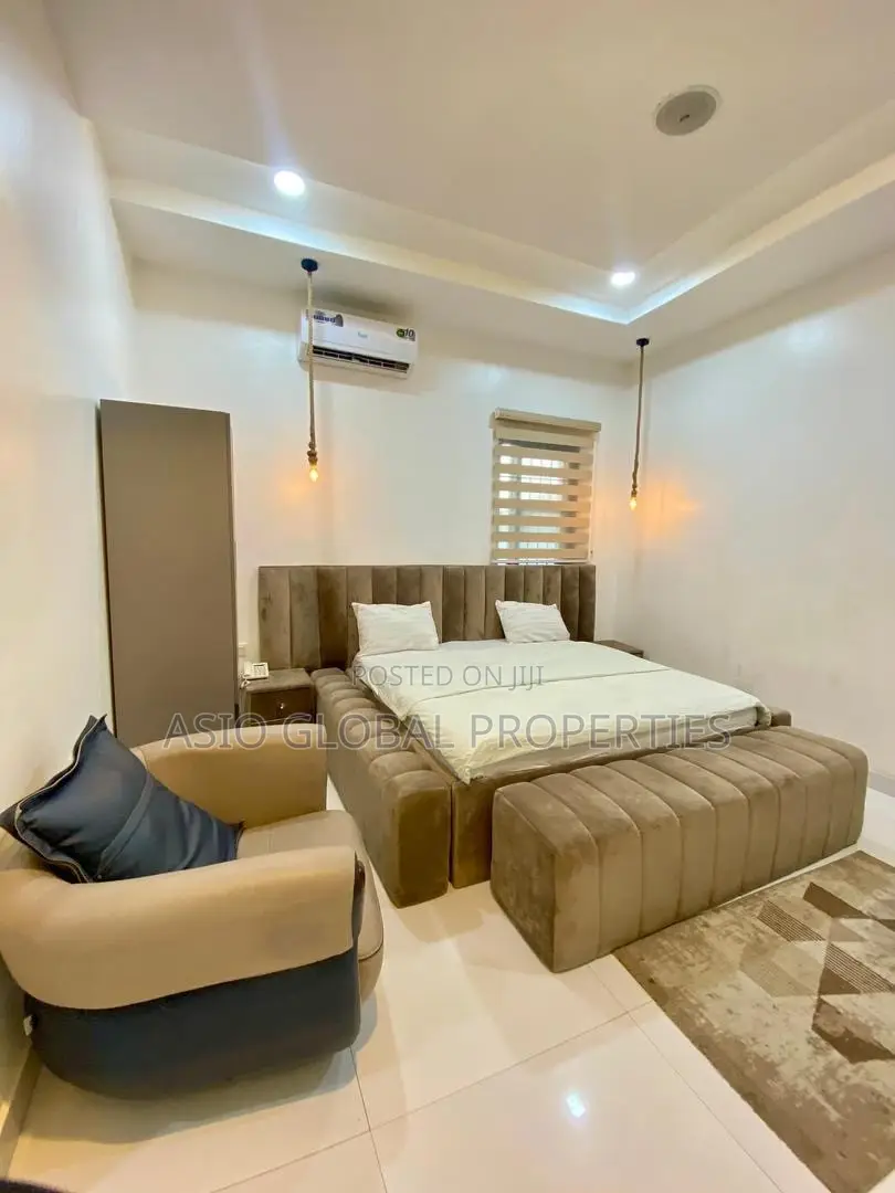 Waterfront 5-Bedroom With Duplex /Snooker /Game Room in Lekki Phase 1 in Lekki Phase 1
