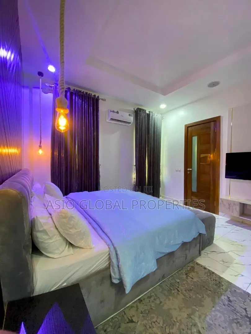 Waterfront 5-Bedroom With Duplex /Snooker /Game Room in Lekki Phase 1 in Lekki Phase 1