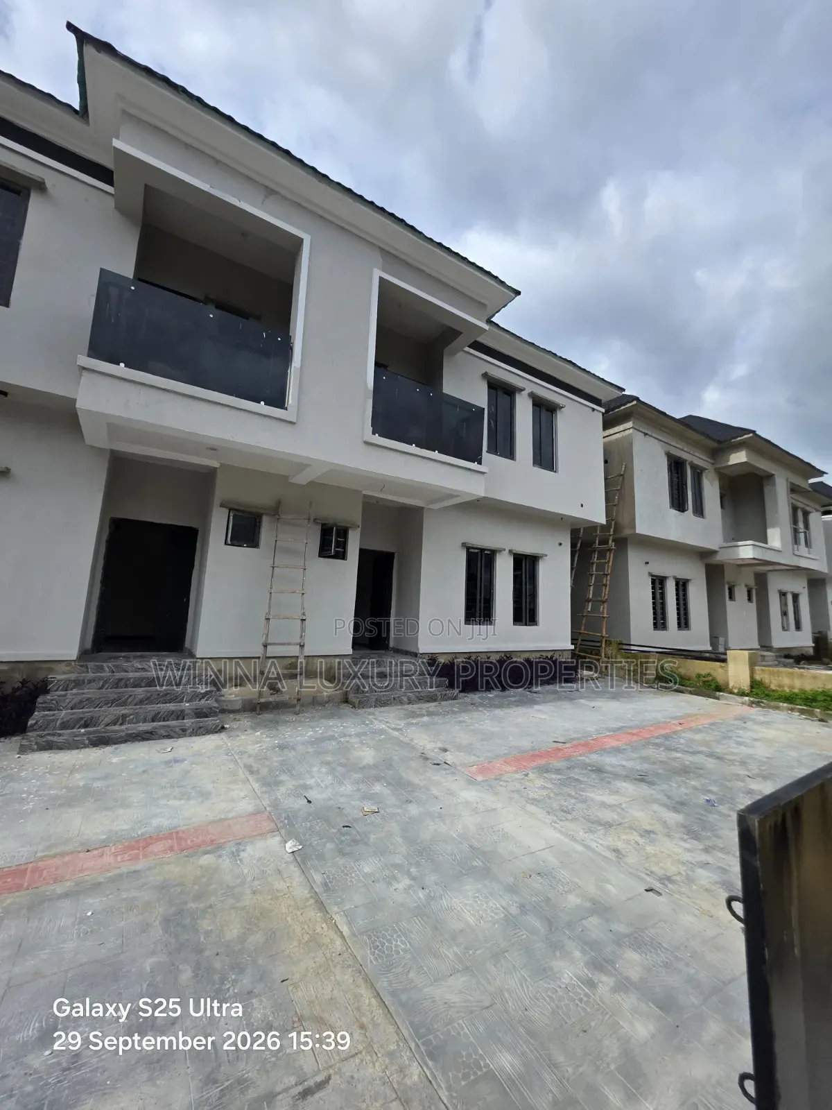 2bdrm Duplex in Behind Shafa Filling, Lugbe District for rent in Lugbe District