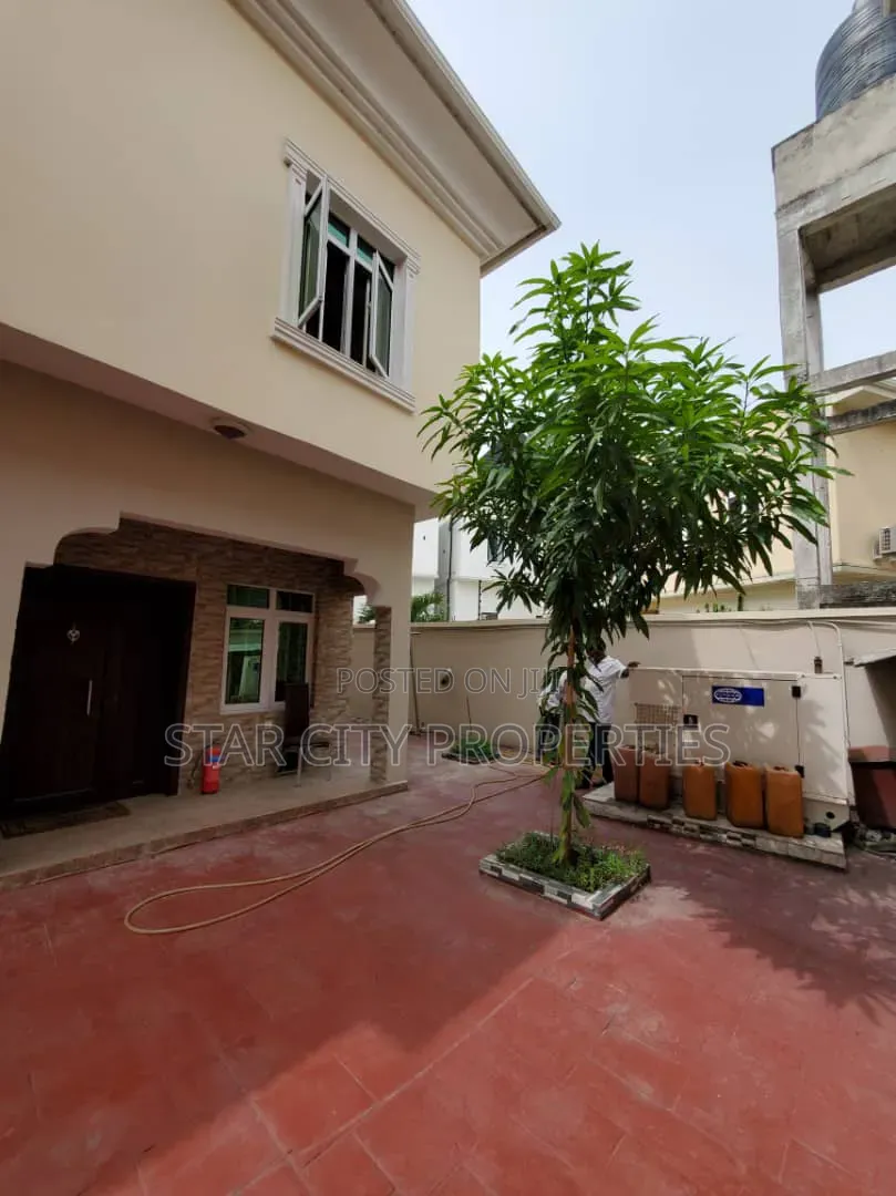 5bdrm House in Ikota Lekki for sale in Ikota