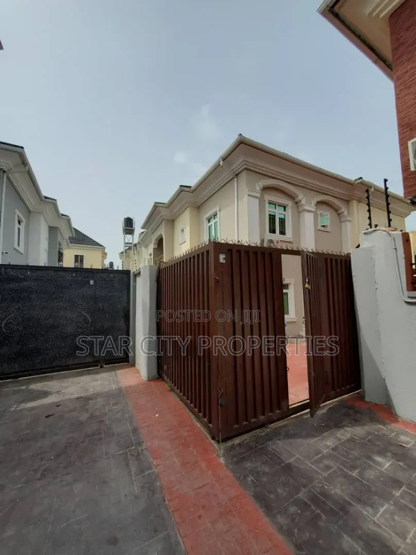 5bdrm House in Ikota Lekki for sale in Ikota