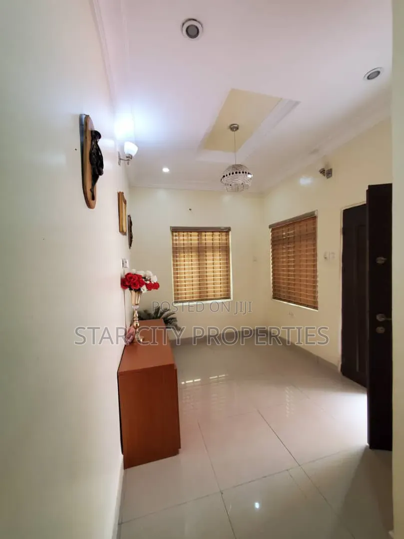5bdrm House in Ikota Lekki for sale in Ikota