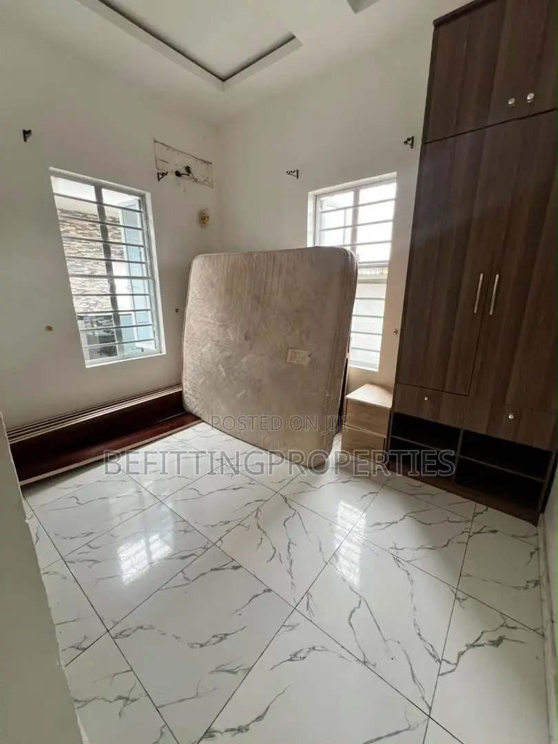 4bdrm Duplex in Ikota for sale in Ikota