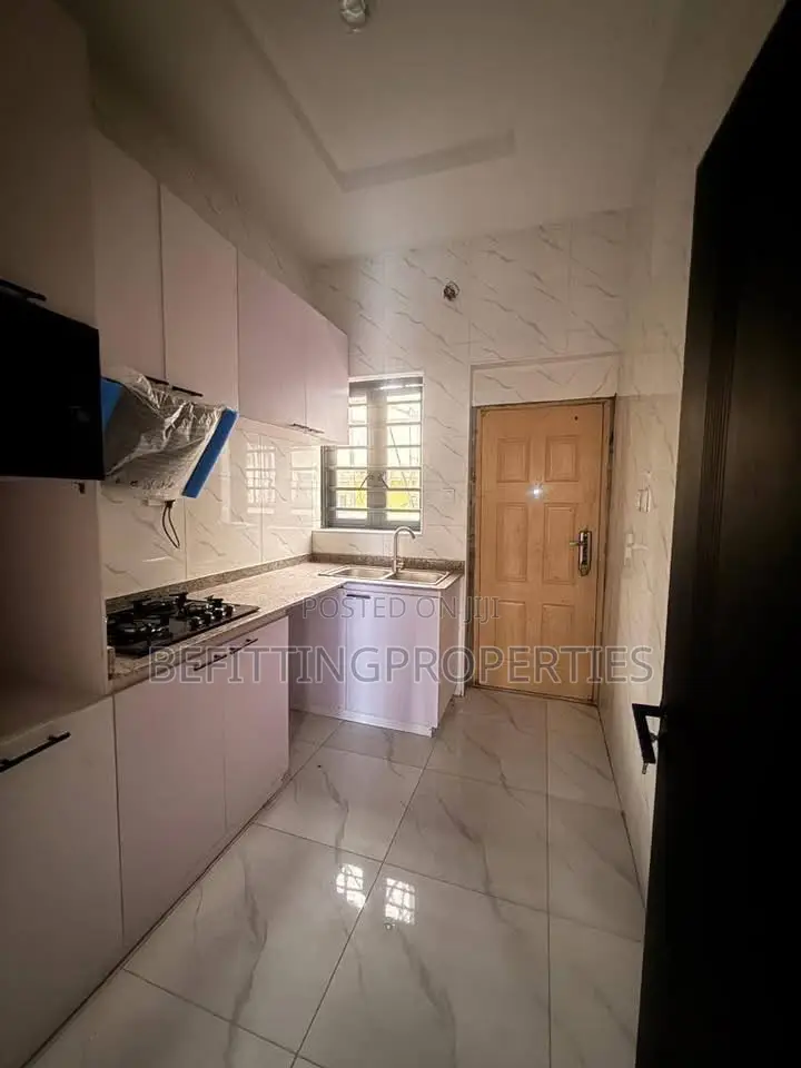 3bdrm Duplex in Ikota for sale in Ikota