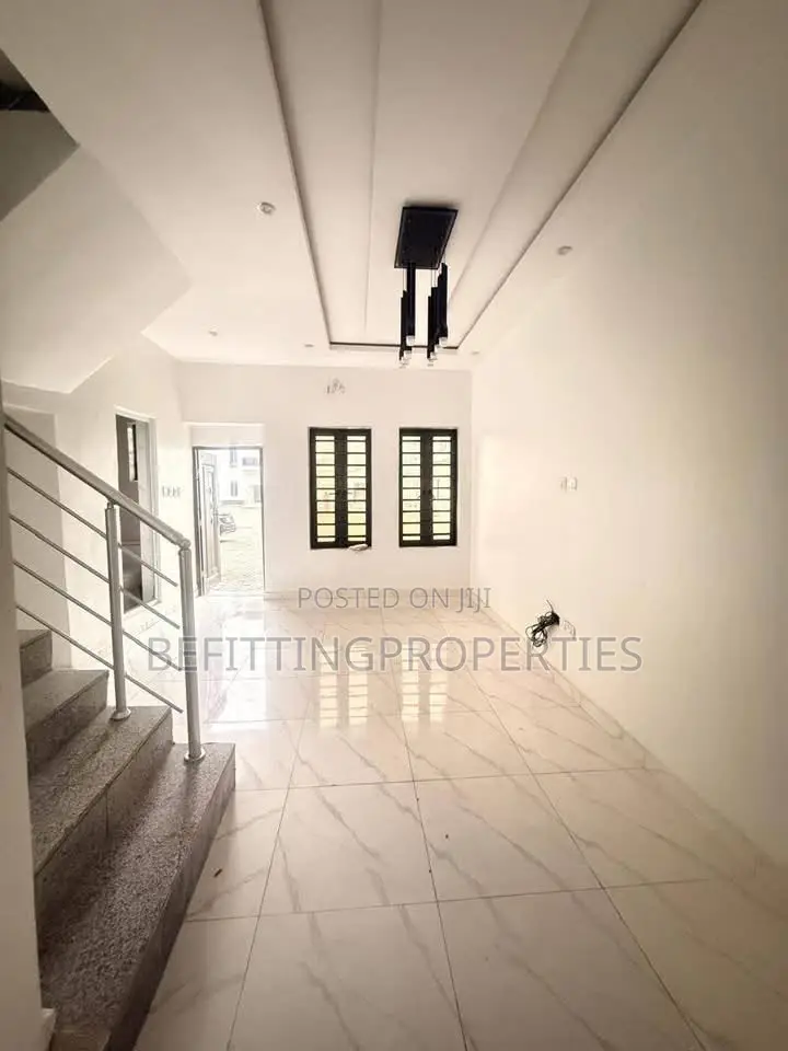 3bdrm Duplex in Ikota for sale in Ikota