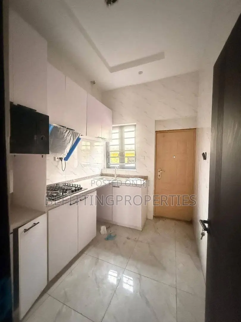 3bdrm Duplex in Ikota for sale in Ikota