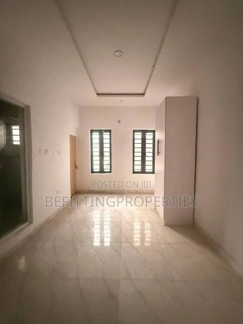 3bdrm Duplex in Ikota for sale in Ikota