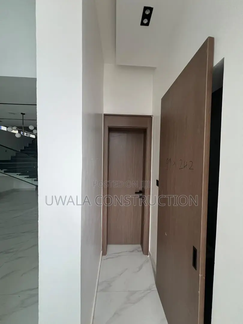 6bdrm Duplex in Apo Resettlement for sale in Apo Resettlement